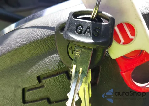 2005 Chevrolet Silverado 1500 Ls из США, поврежденный, VIN 2GCEK13T551143145